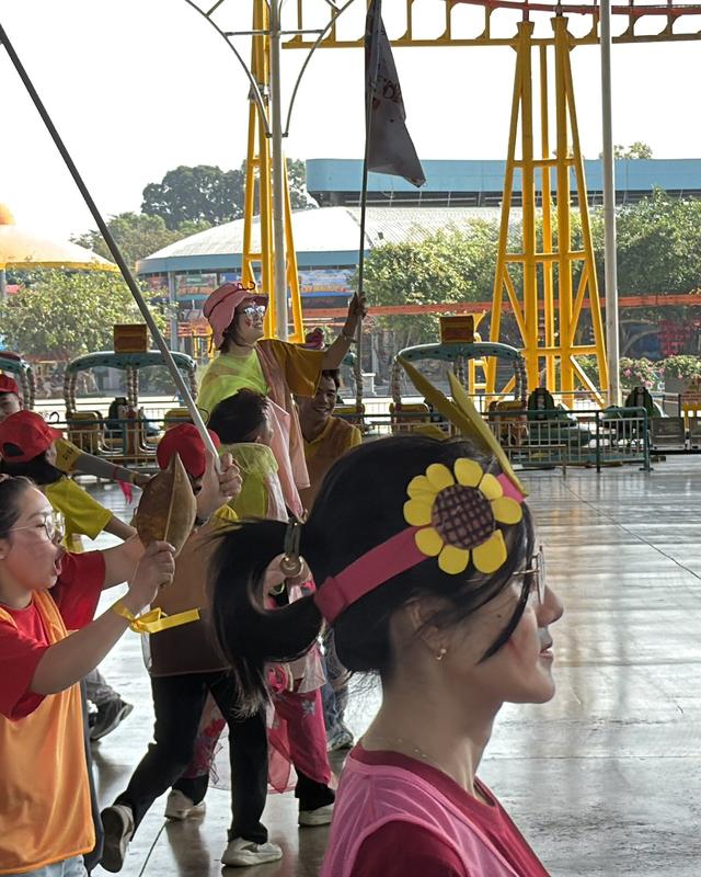 Các thành viên đội nón hoa vui nhộn